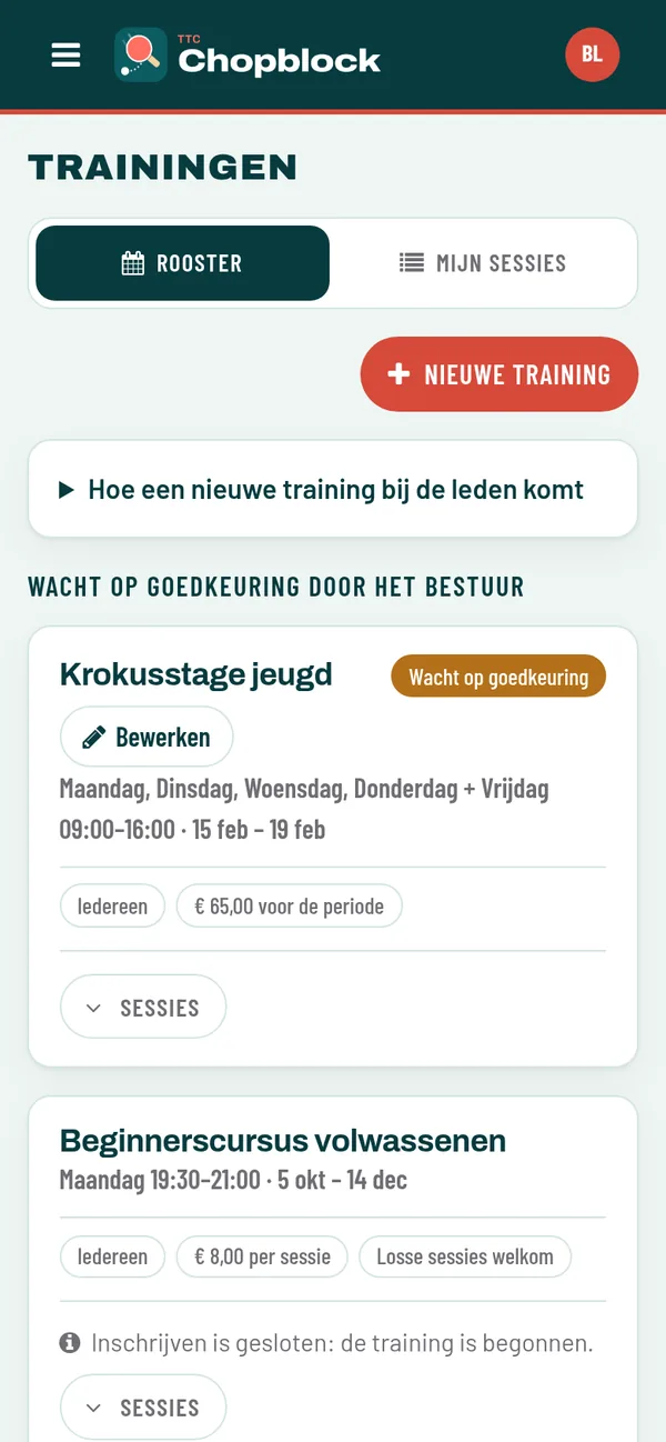 Trainingen in de app voor een trainer: de krokusstage wacht op goedkeuring door het bestuur, de beginnerscursus met prijs per sessie.